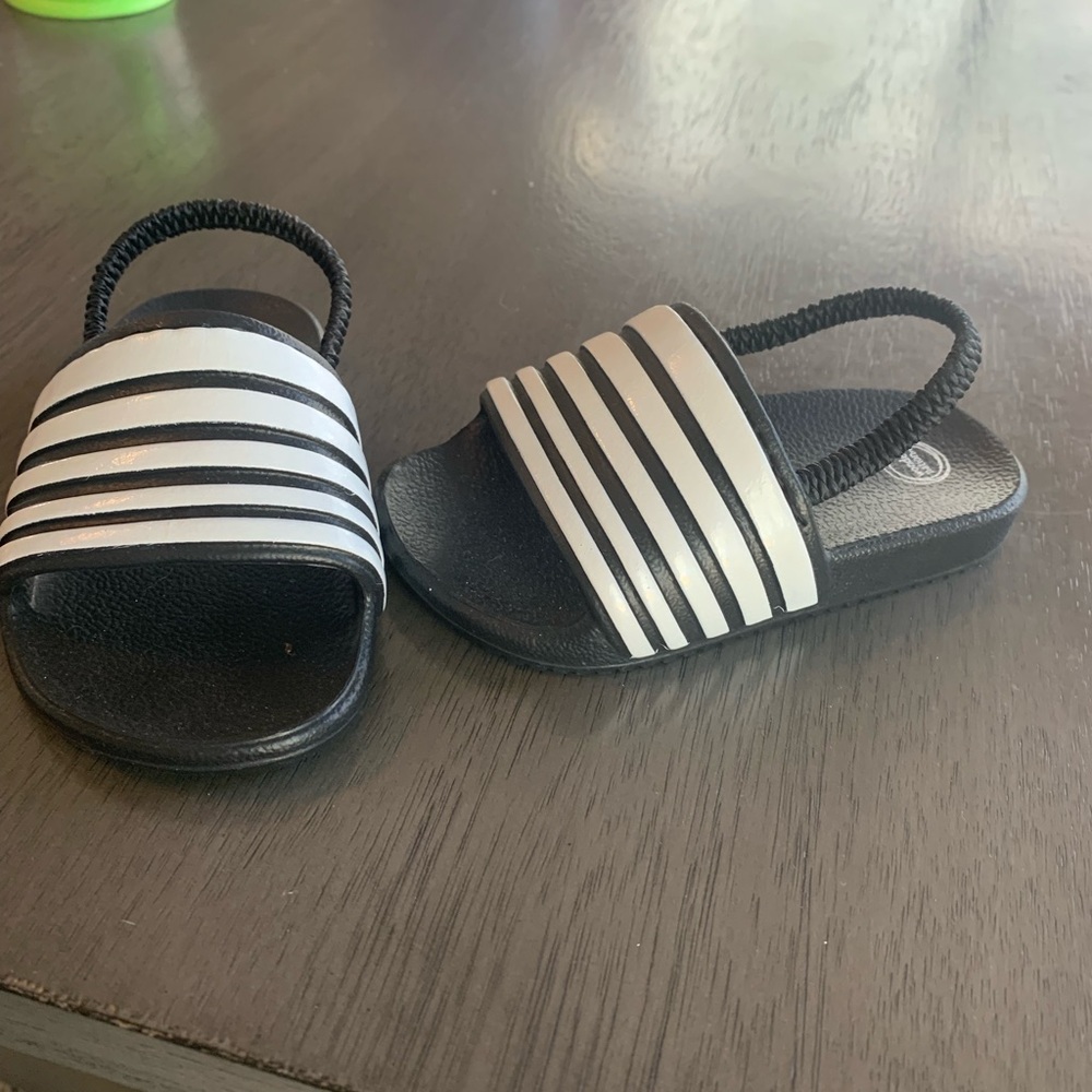 To small and never been worn.